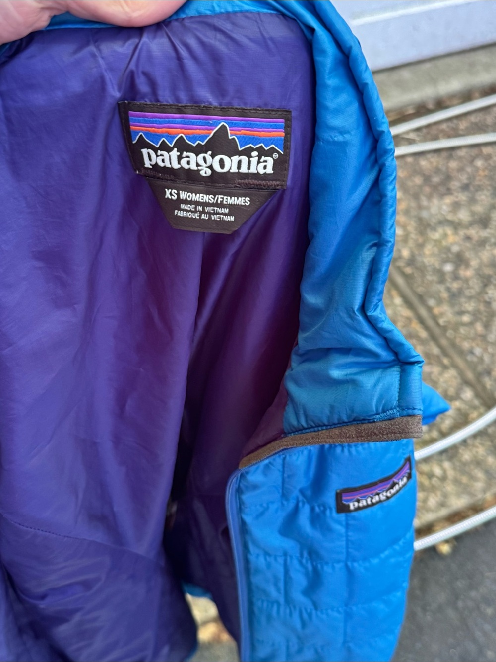 Patagonia Women's Bright Blue Quilted Puffer Jacket - Picture 6 of 6